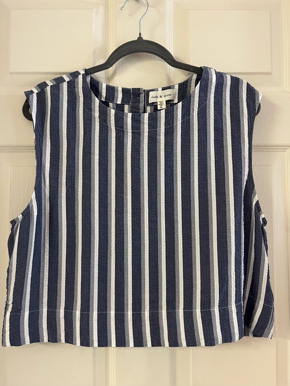 Cloth & Stone Cali stripe shell. Blue & white. EUC! Size XL.